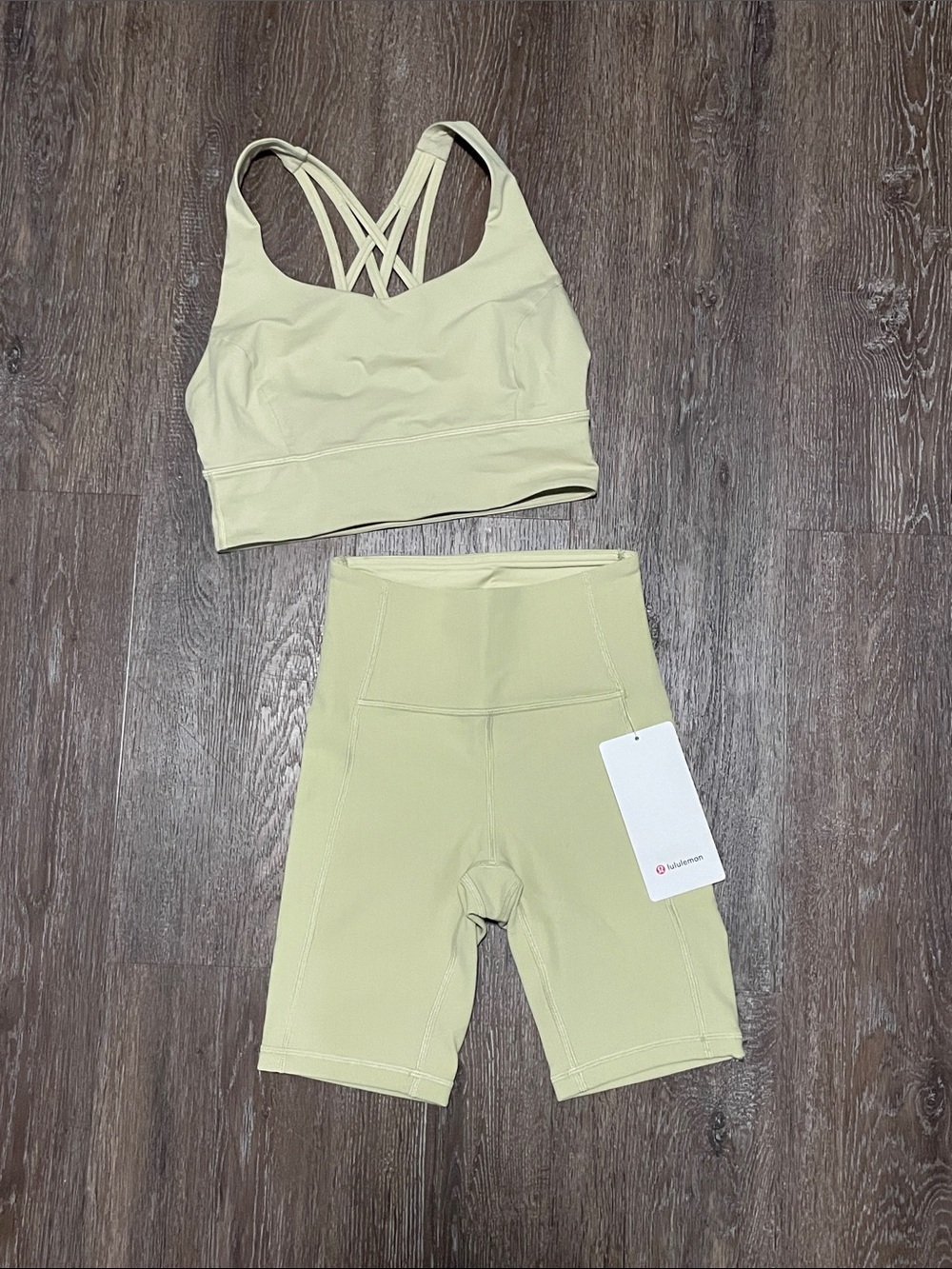 NOT/NWT Lululemon Matching Dew Gewwn Set. Size Top 6/Bottom 2